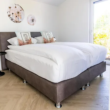 Molenvelden 홀리데이파크 *