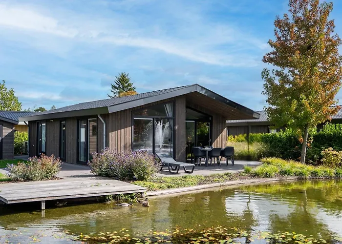 Molenvelden 홀리데이파크 *